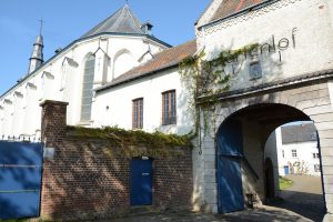 Abbaye de Marie?nlof, le porche et la chapelle