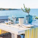 Fameuse tables grecques et plats traditionnels