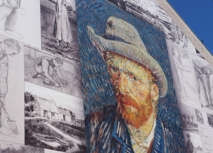 Street art muur over en rond Van Gogh