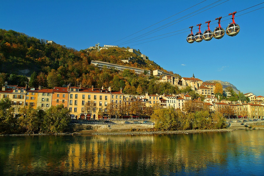 Grenoble (38) – de steigers van de Isère en de kabelbaan Grenoble-Bastille