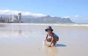 Un enfants sur la plage au Cap