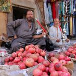 Sur un marché - étale de grenades