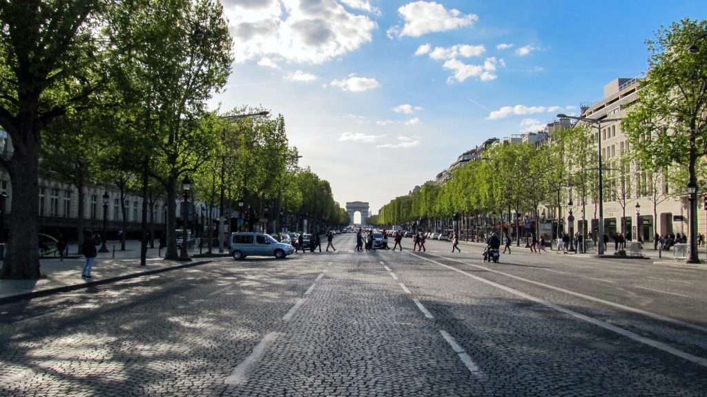 Paris : les Champs-Elysées vont être transformés !