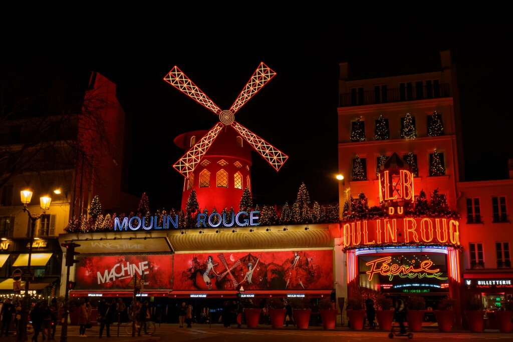 Le Moulin Rouge se débarrasse de ses serpents : adieu, reptiles glamour !
