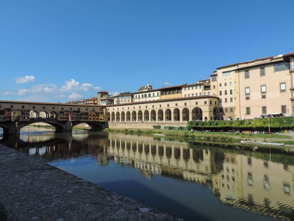 Des touristes allemands taguent un célèbre monument de Florence