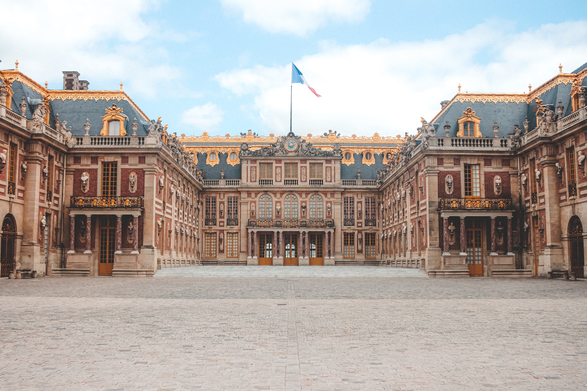 Versailles: zware veroordeling voor valse bommeldingen!
