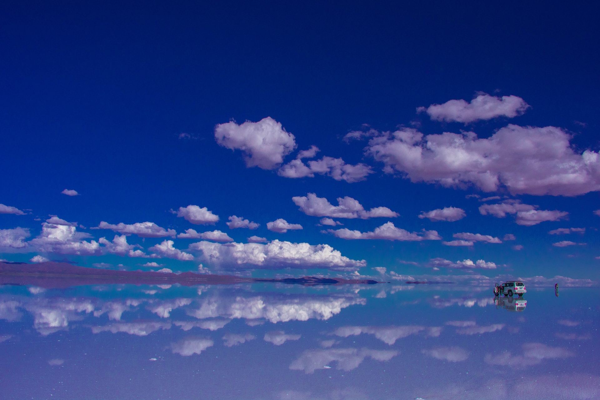 Merveille de la nature : le Salar d’Uyuni, le plus grand désert de sel au monde qui se transforme en miroir !