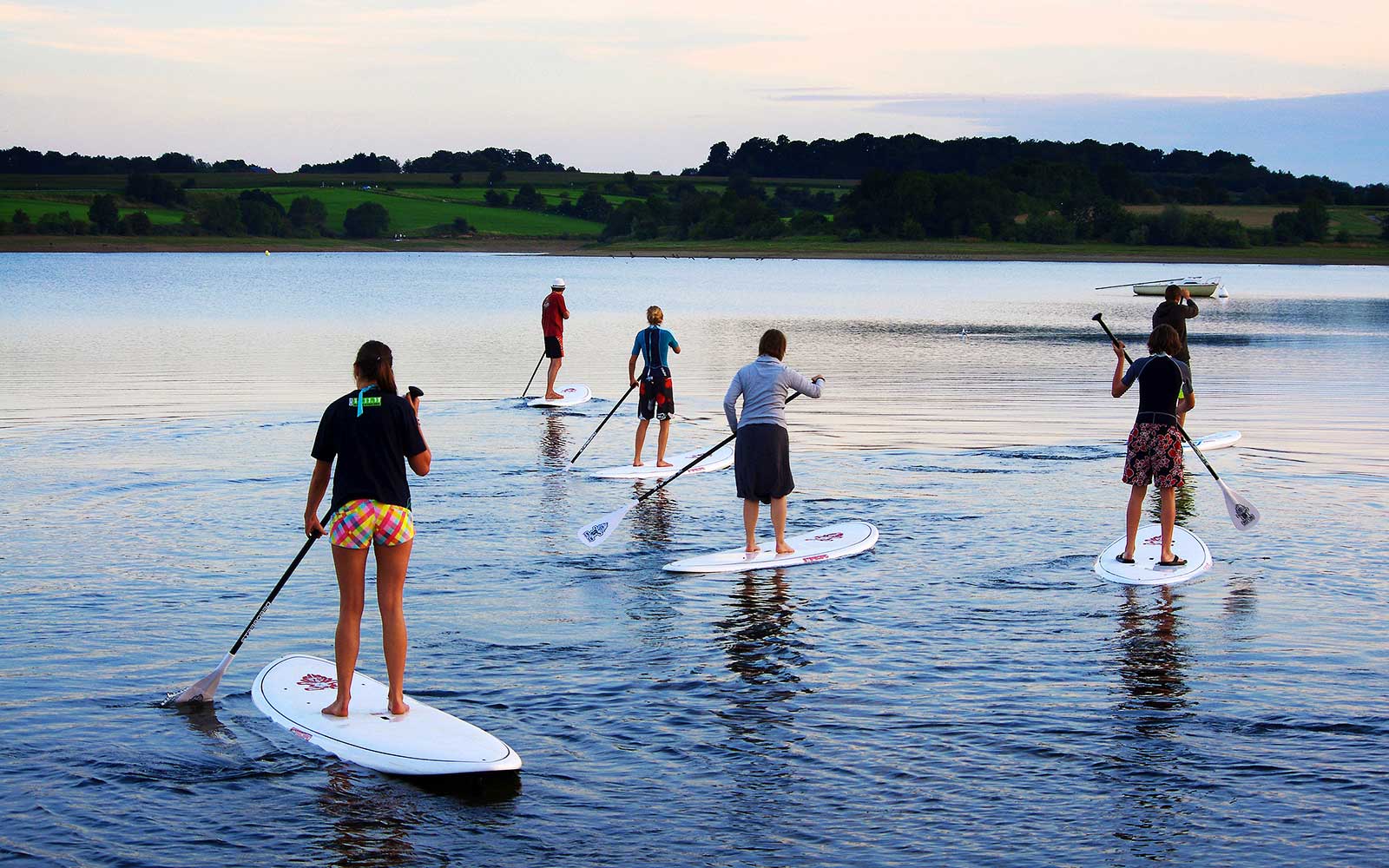 Florence trekt erop uit naar de Lacs de l’Eau d’Heure voor een weekje watersport