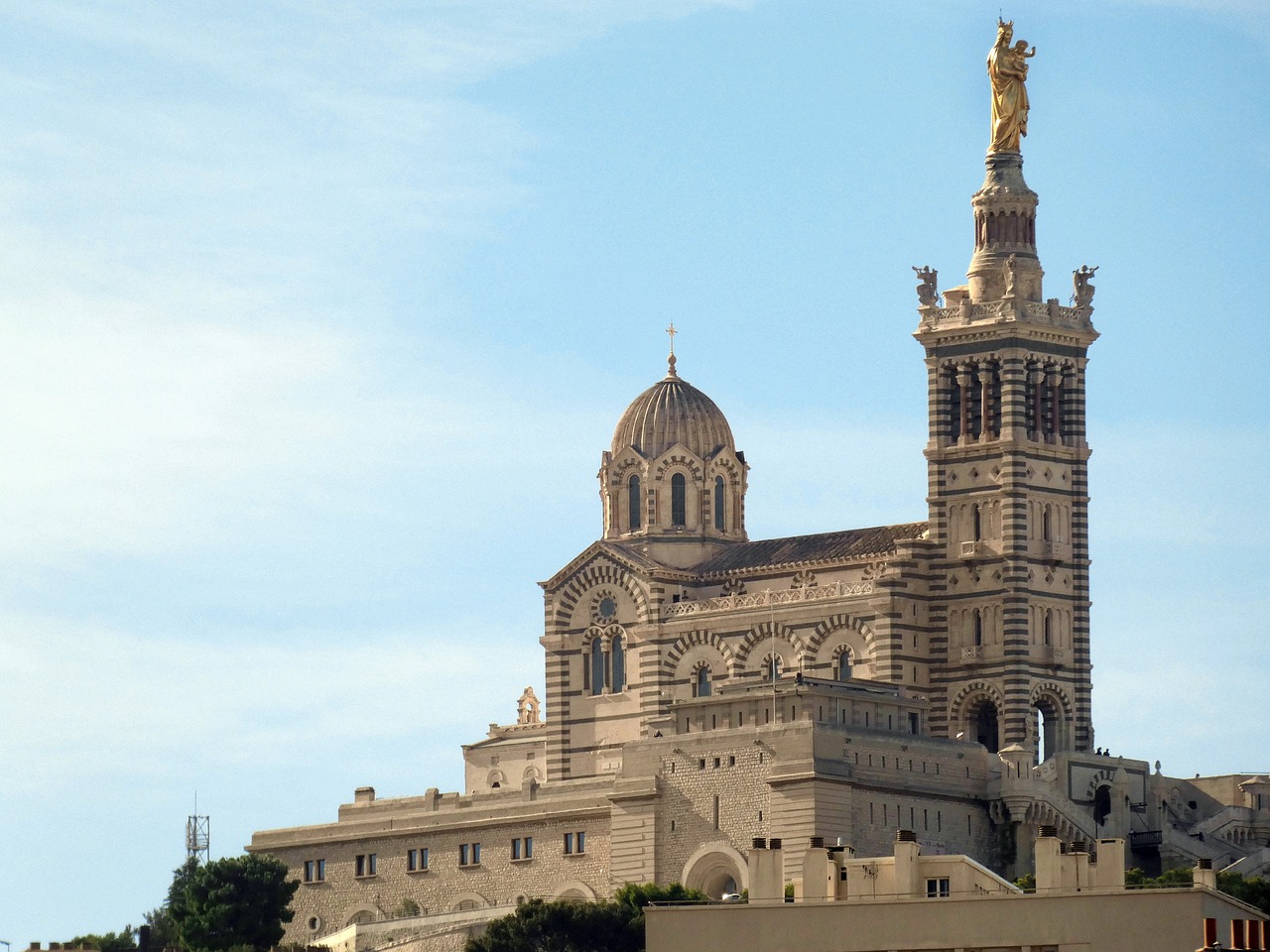 Marseille : les 7 chiffres insolites de la Bonne Mère !