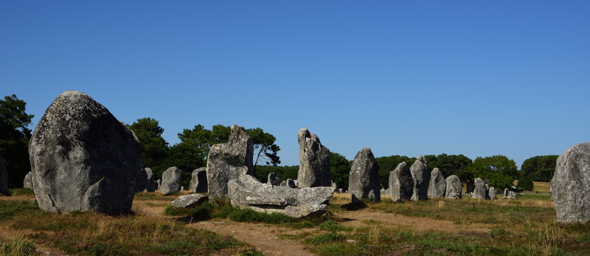 Les menhirs de Carnac : une énigme préhistorique !