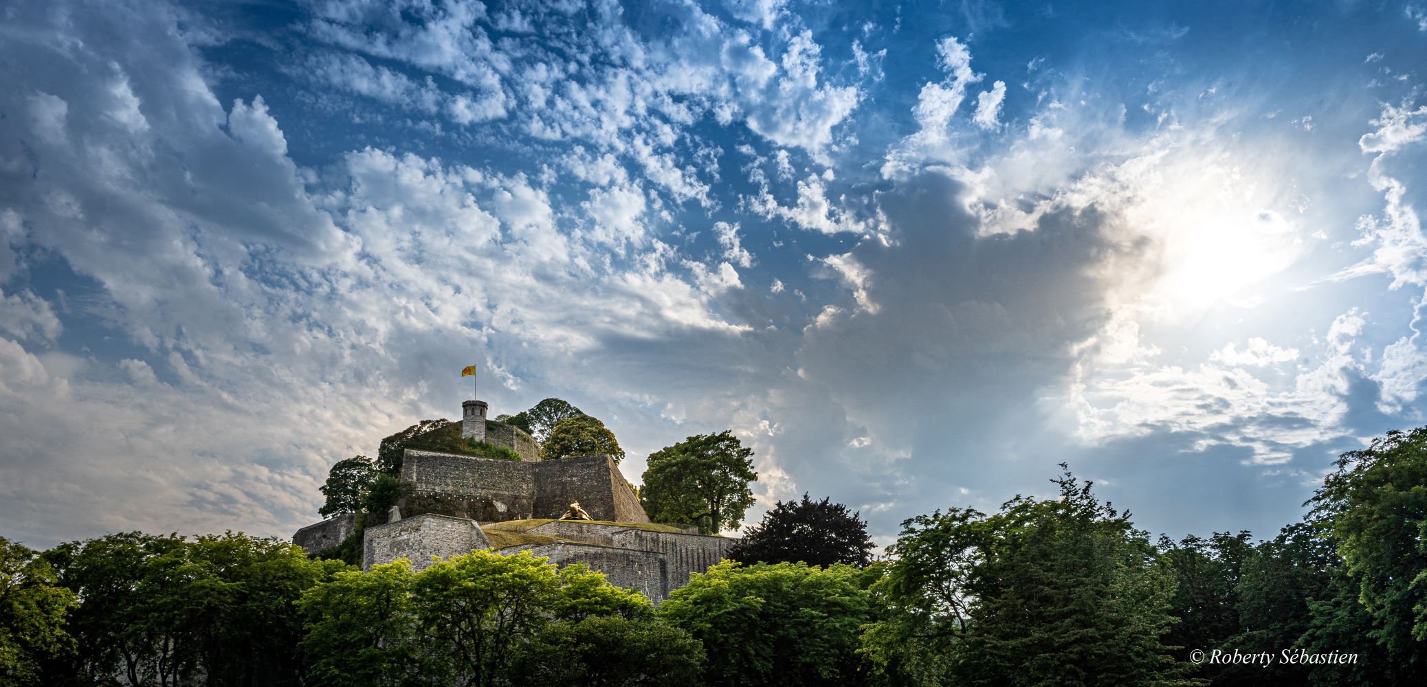 Découvrez la citadelle de Namur, site touristique incontournable, emblème de la capitale Wallonne !