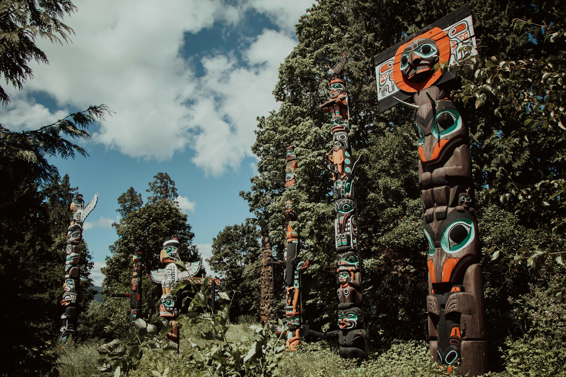 Les Totems de Vancouver : significations des sculptures 