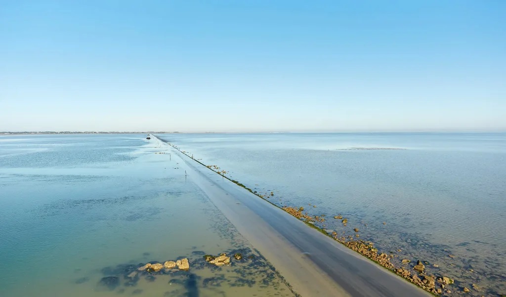 Avez-vous testé la route mythique du Passage du Gois ?