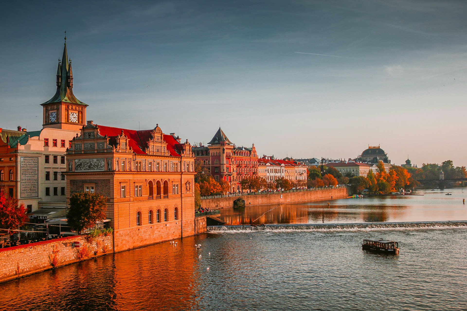 Prague : la fête est-elle terminée pour les touristes noctambules ? La ville veut des visiteurs « plus riches et plus cultivés » !