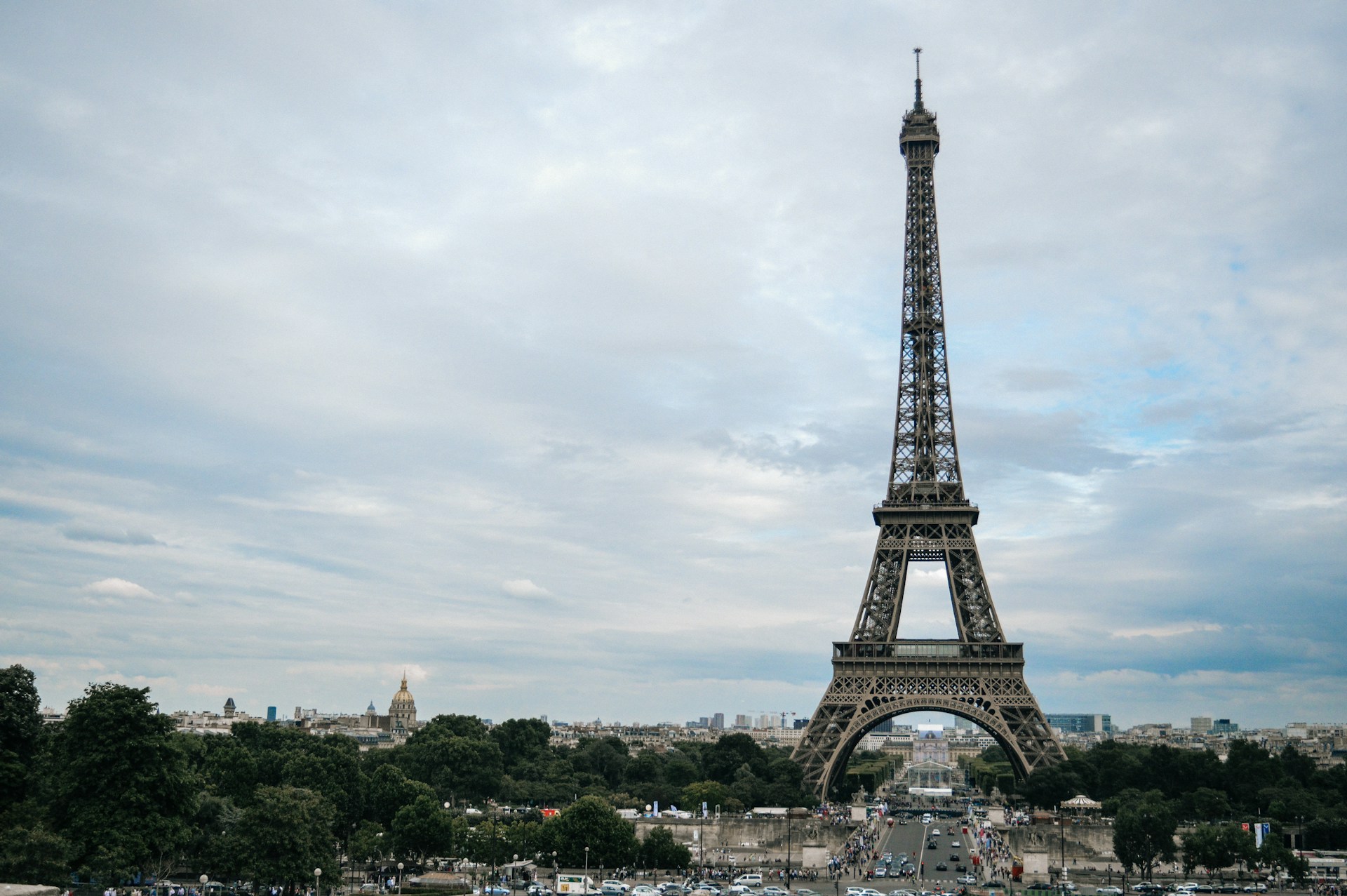 Mythe ou réalité : est-il vraiment interdit de photographier la Tour Eiffel de nuit ?