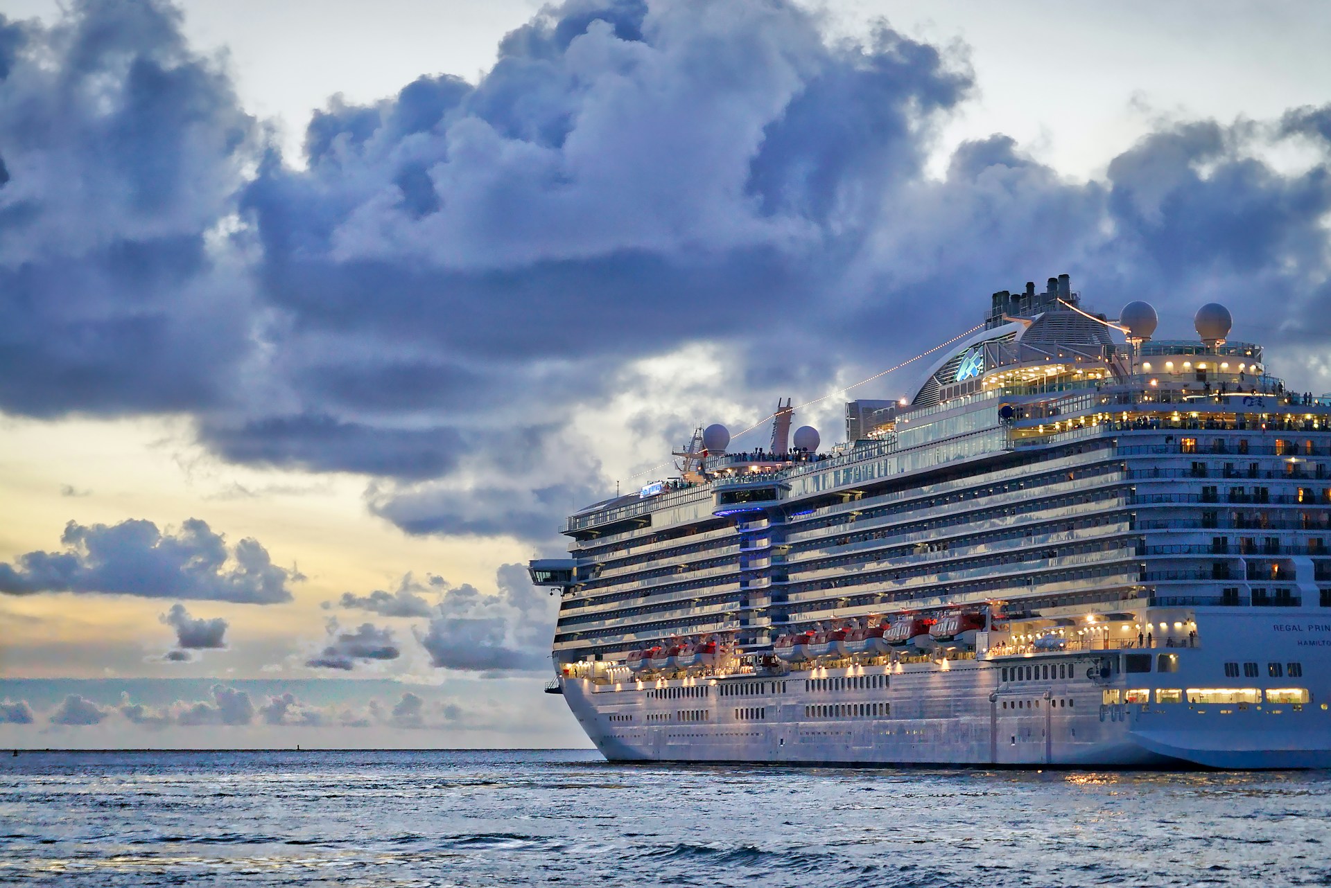 Croisières : à quel point sont-elles polluantes ? Les voiliers sont-ils une alternative ?
