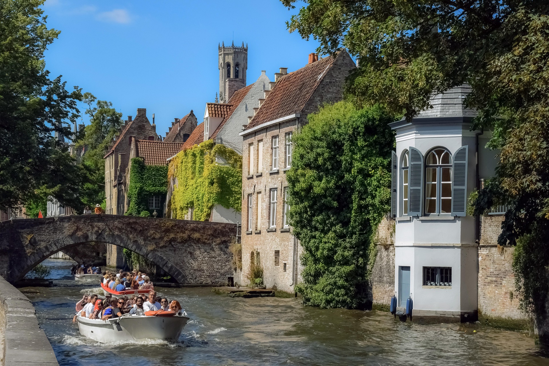 Bruges prise d’assaut : 8 millions de touristes en 2024, la ville cherche un équilibre