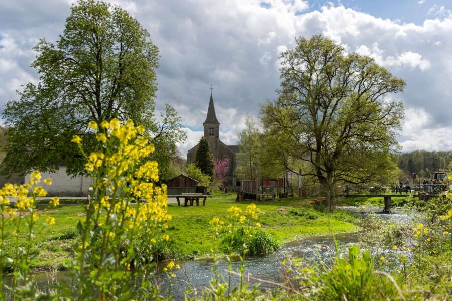 Vue sur la riviere de l'Eau Blanche
