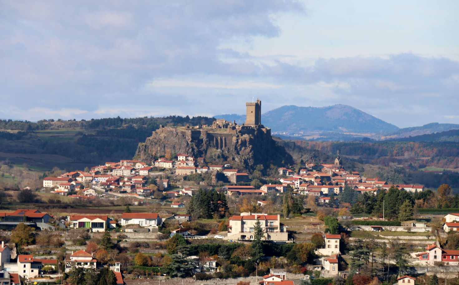 Tiercé villageois de charme près du Puy-en-Velay