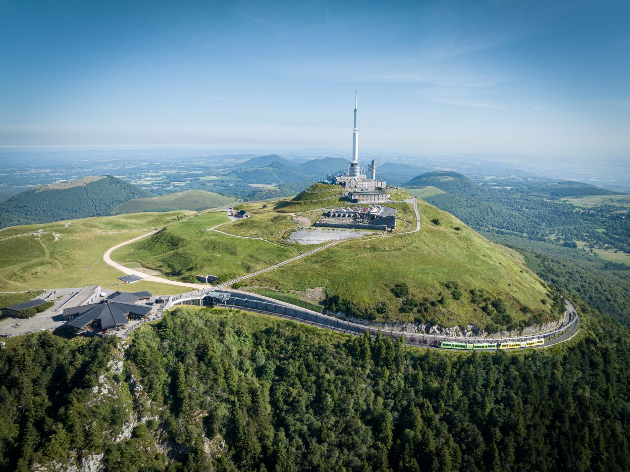 Auvergne : plongée initiatique au royaume des volcans