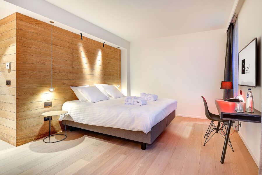 R Hotel Experiences