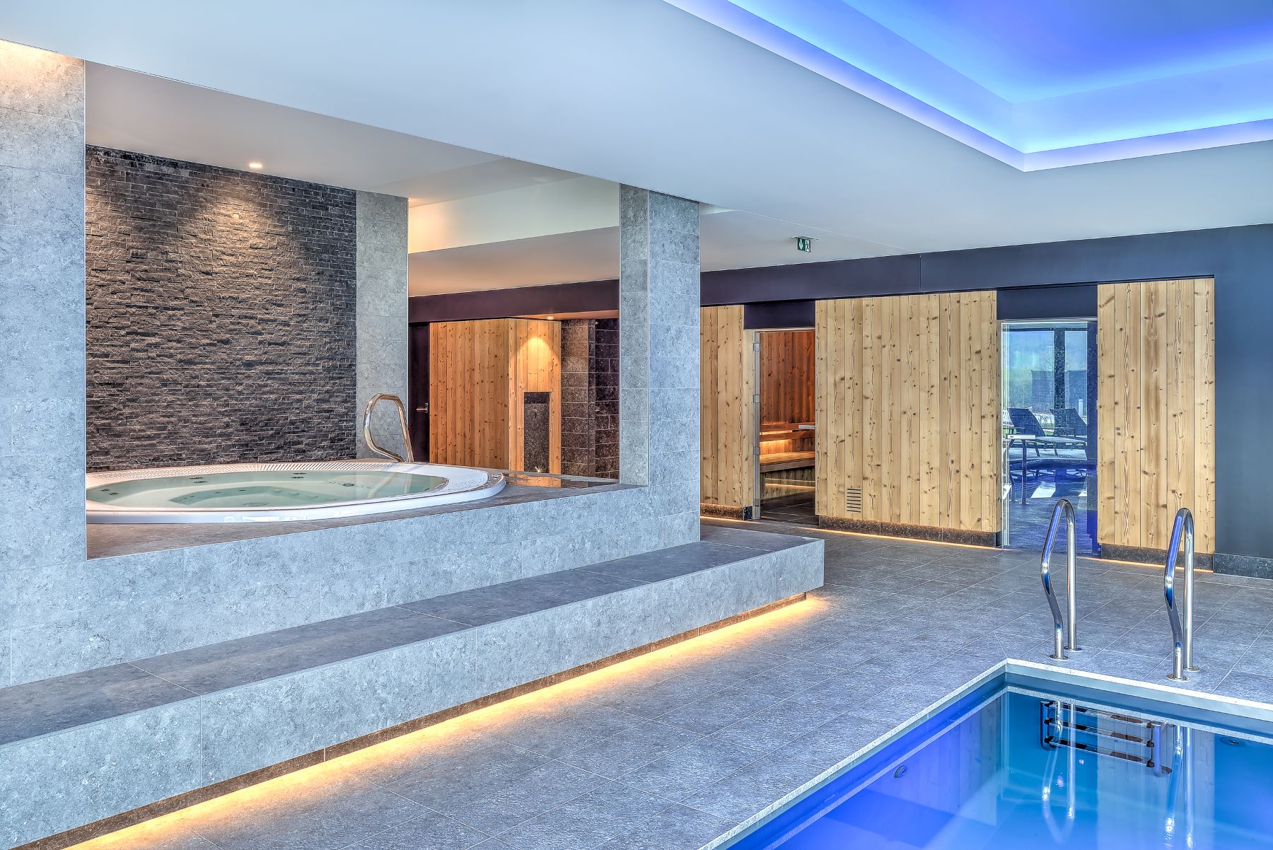 R Hotel Experiences