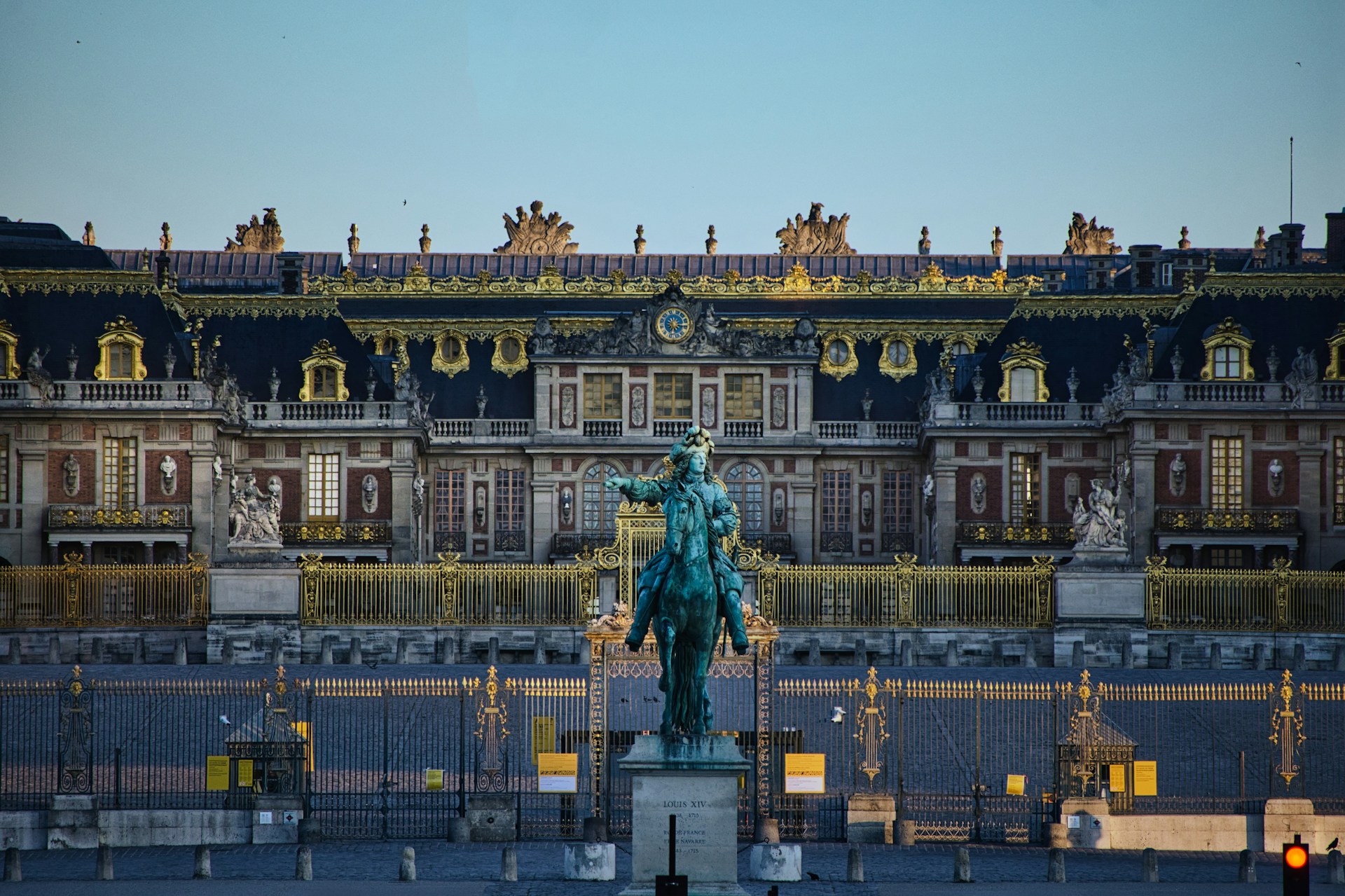Een dag, een plek: Versailles, 6 mei 1682, de Zonnekoning pakt zijn koffers