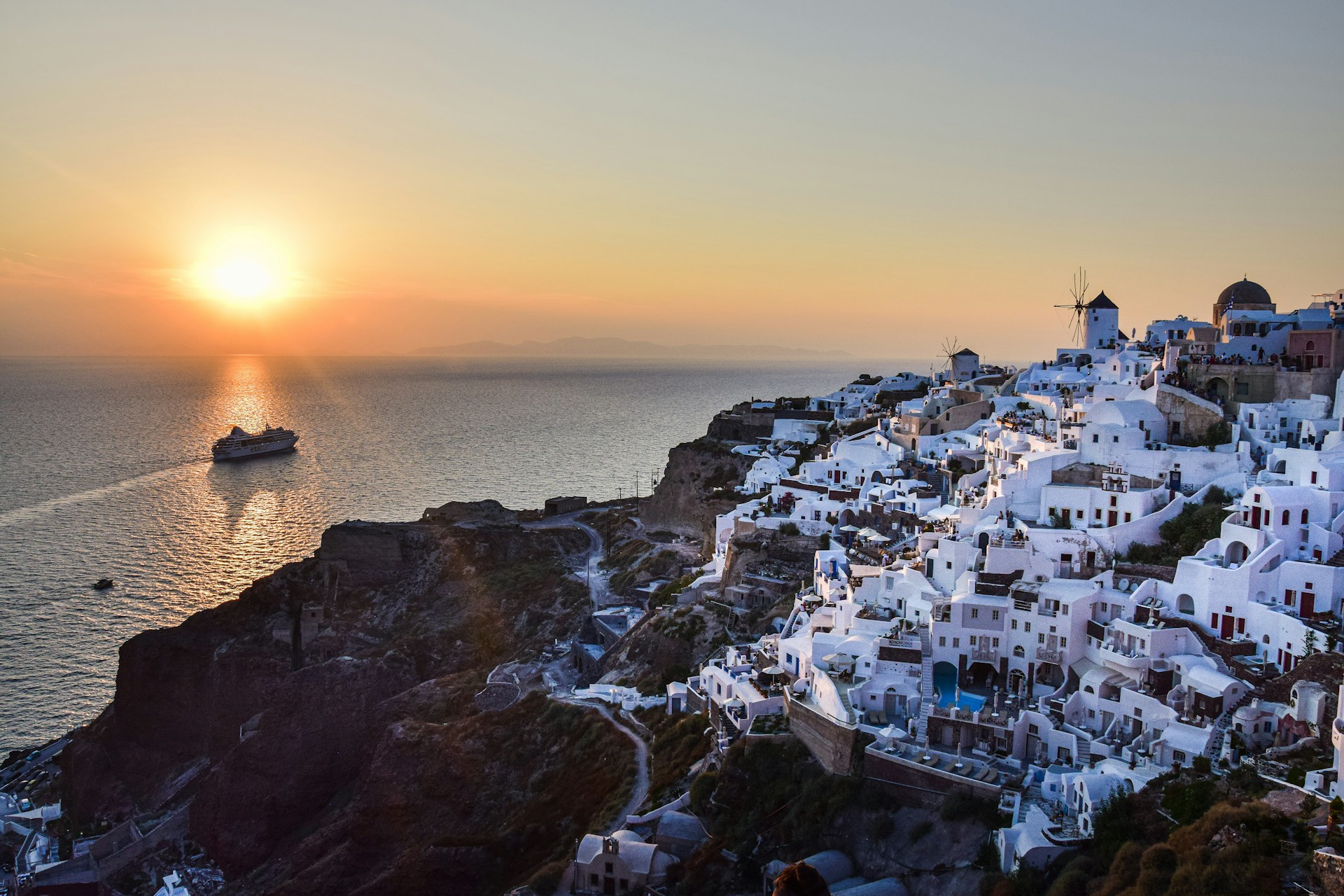 Mykonos et Santorin : les croisiéristes devront désormais passer à la caisse