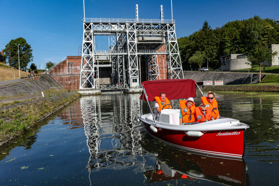 Voies d'Eau du Hainaut - Canal du Centre historique - bateaux electriques