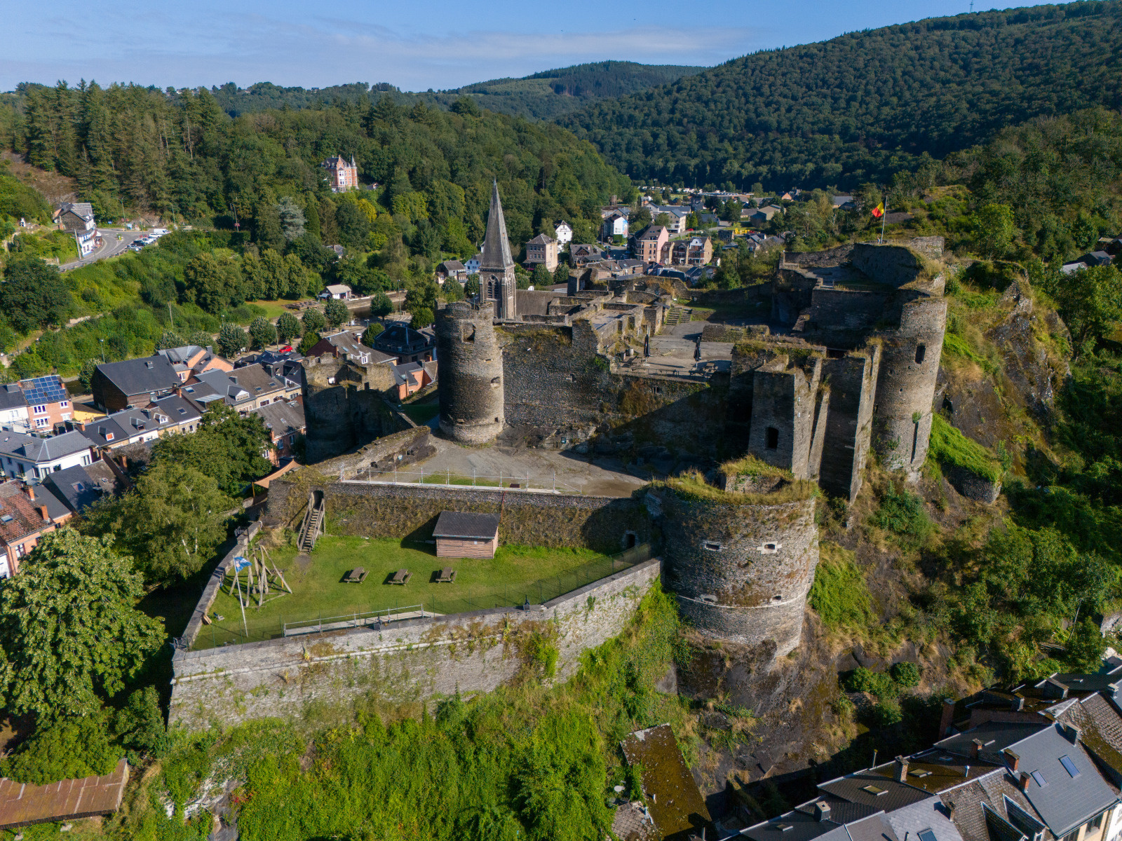 Chateau Feodal de La Roche-en-Ardenne - Prises de vues avec un aerienne avec un drone