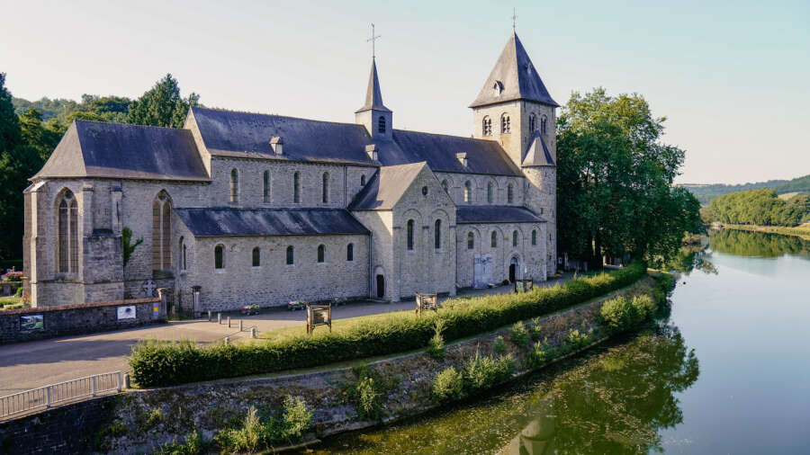 Eglise Abbatiale de Hastiere