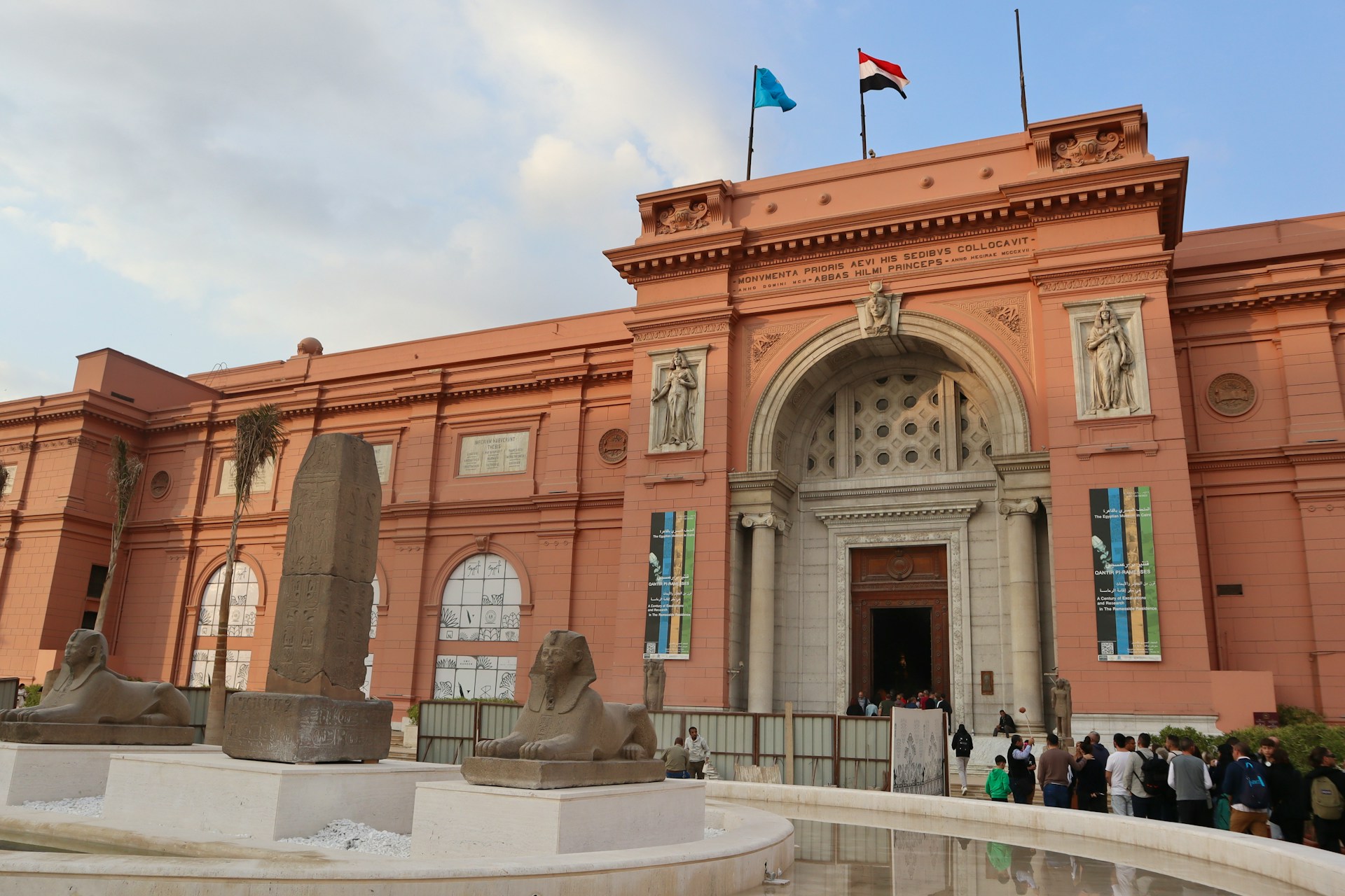 Disparition mystérieuse au Caire : un bracelet pharaonique s’évapore