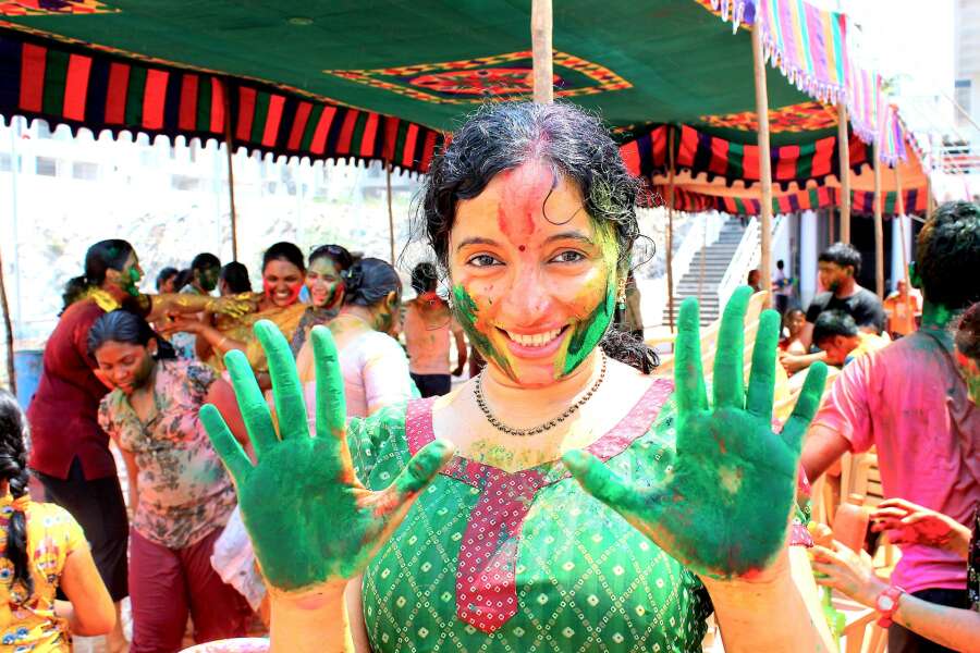 holi