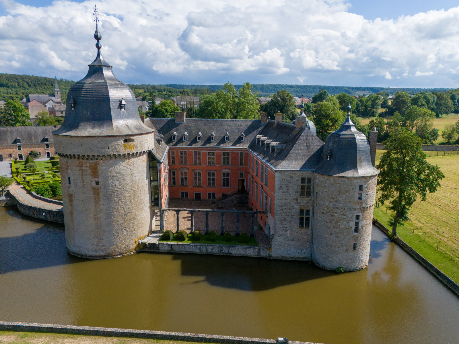 Chateau de Lavaux-Sainte-Anne