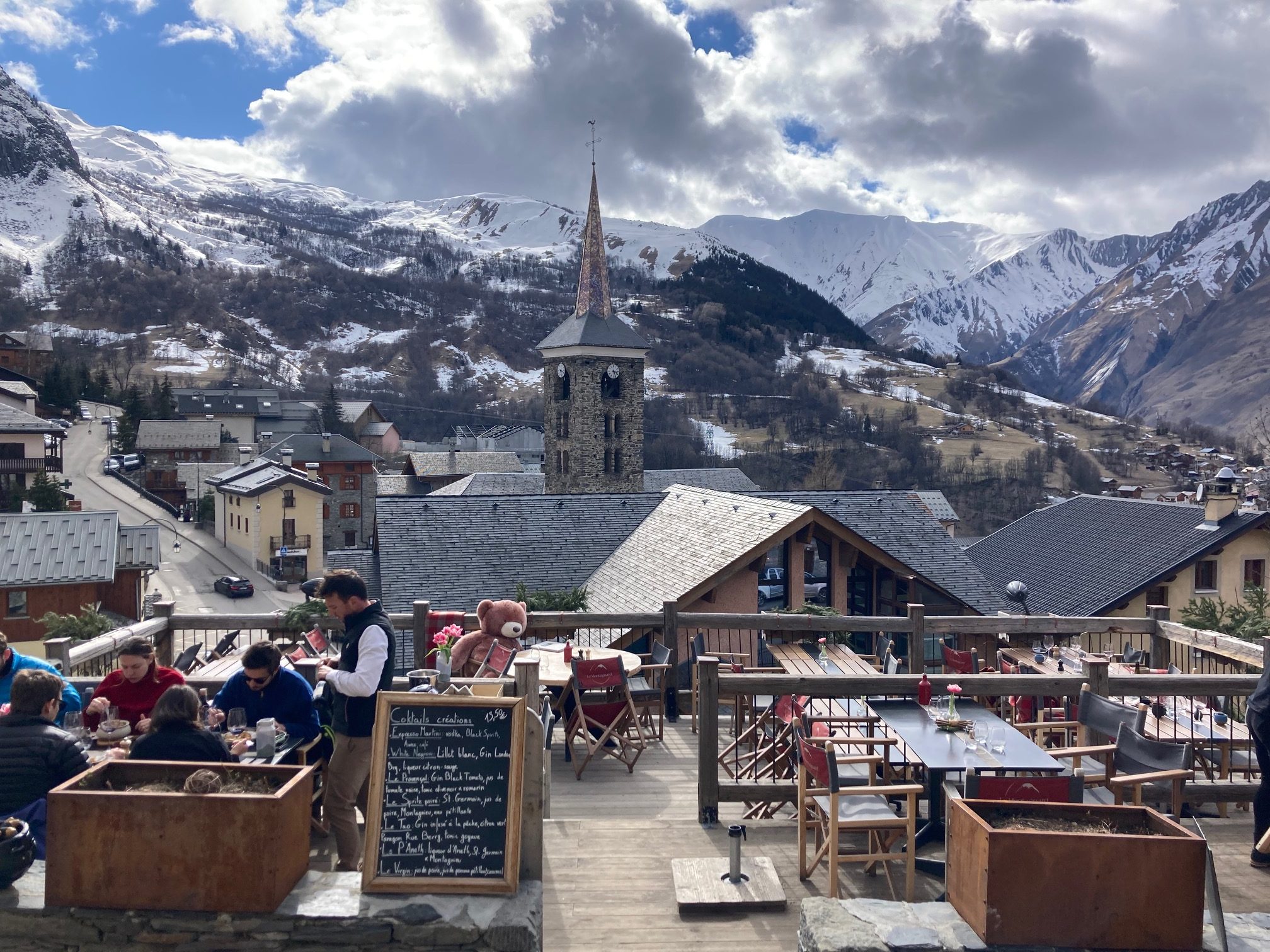 La terrasse du Montagnard &agrave; St-Martin-de-Belleville
