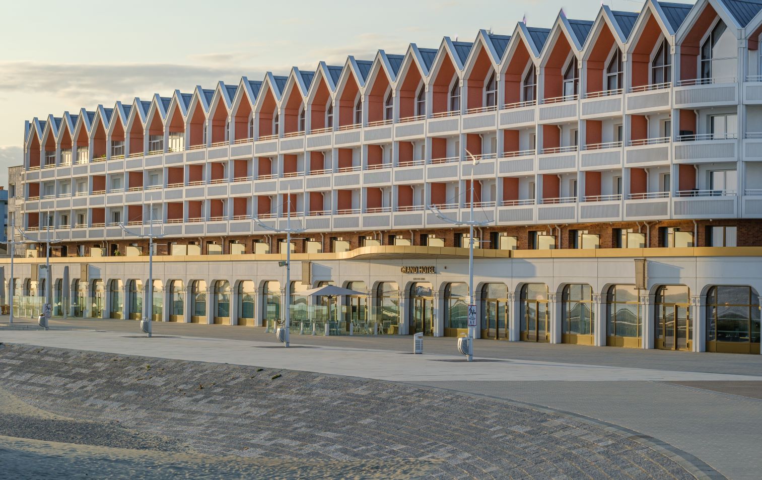 Cet hôtel face à la mer du Nord cache un spa de 1000 m²… et une fontaine de neige !