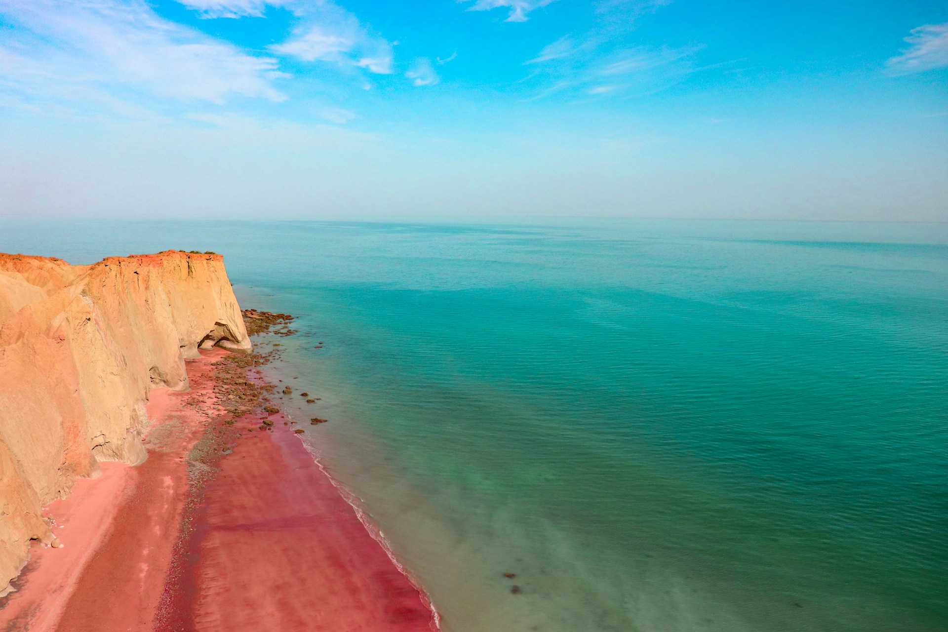 Hormuz, het rode wonder van de Straat van Hormuz waar iedereen het over heeft!