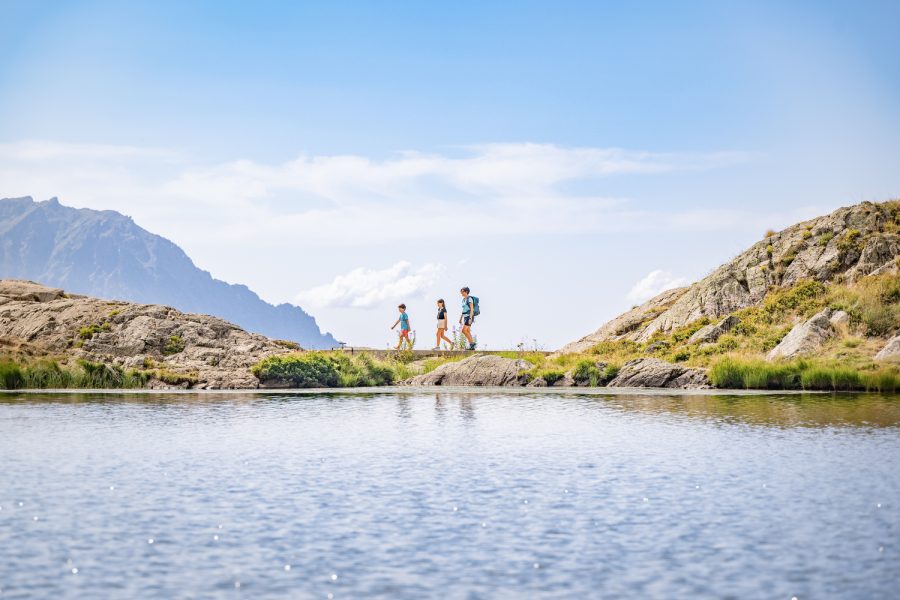 enfant, famille, gou&ucirc;ter, jeux, lac besson, pique-nique, rando