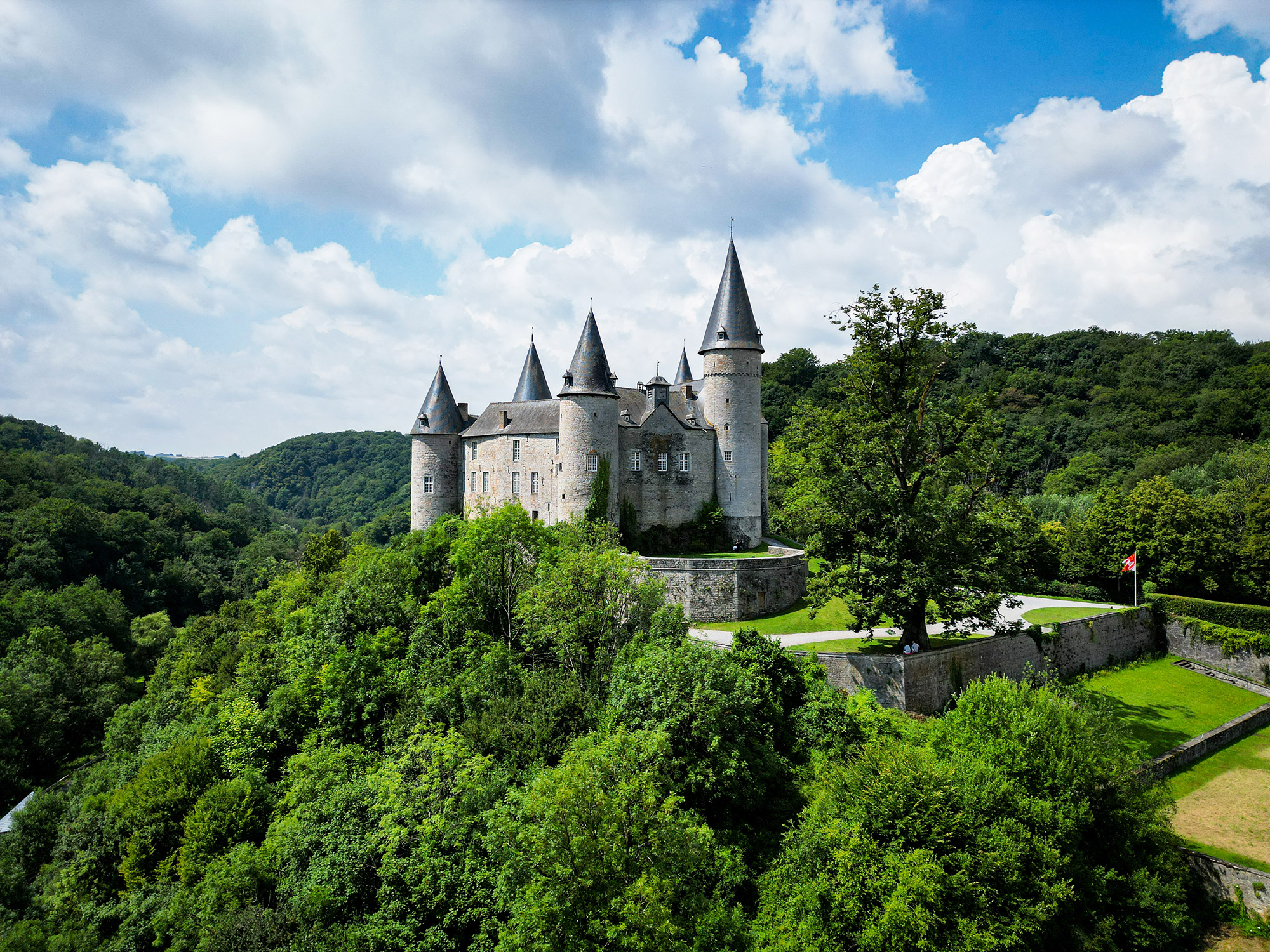 On part à la découverte des châteaux en Wallonie ?
