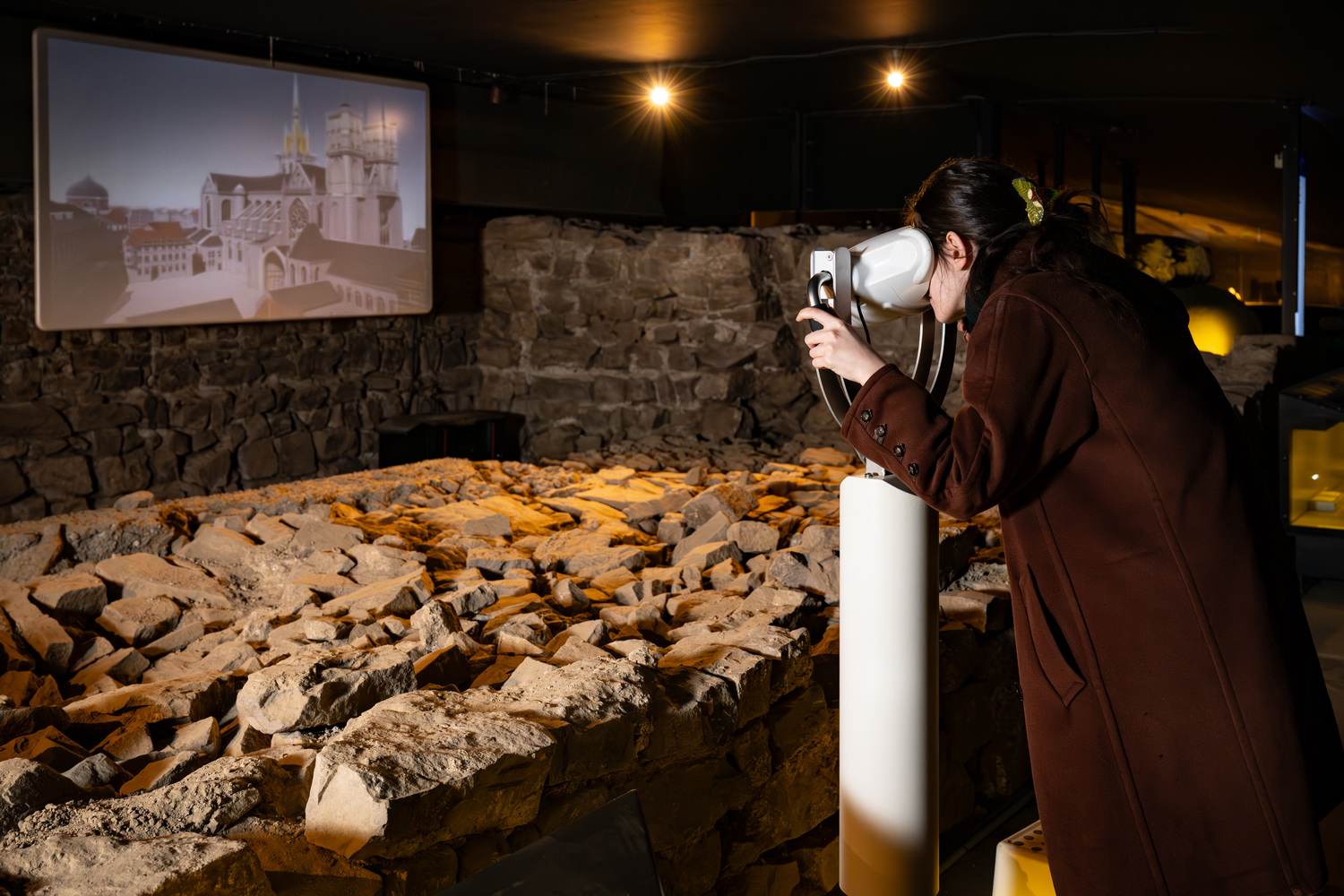 A7526 - Liege - Archeoforum - visite d'etudiants en museographie de l'universite d'Arras