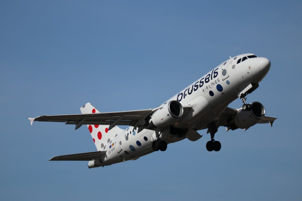 Prendre l’avion en 2027 : voici la taxe qui va alourdir votre billet