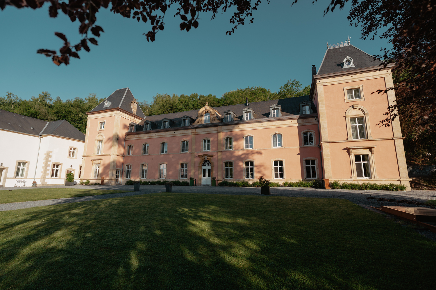 Deze herfst slapen in een kasteel: dit verborgen pareltje in de provincie Luxemburg is absoluut de moeite waard