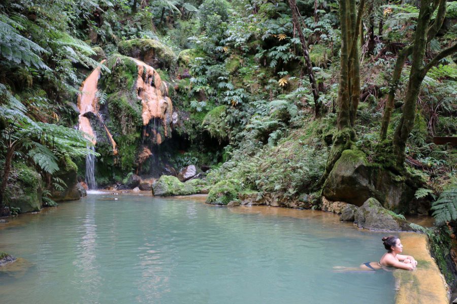 Bains naturels &agrave; la Caldeira Velha.