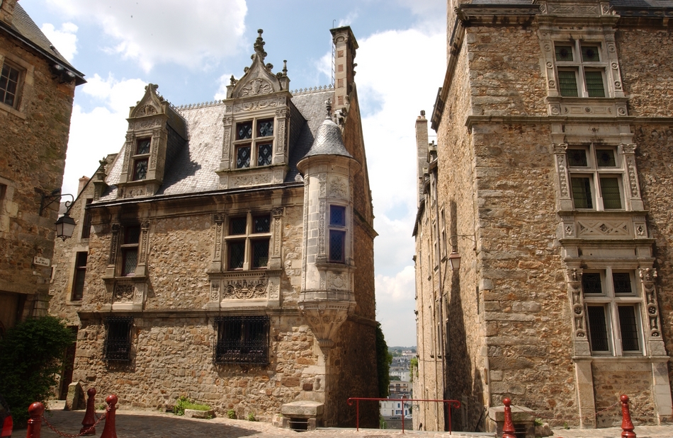 Maison à la Tourelle